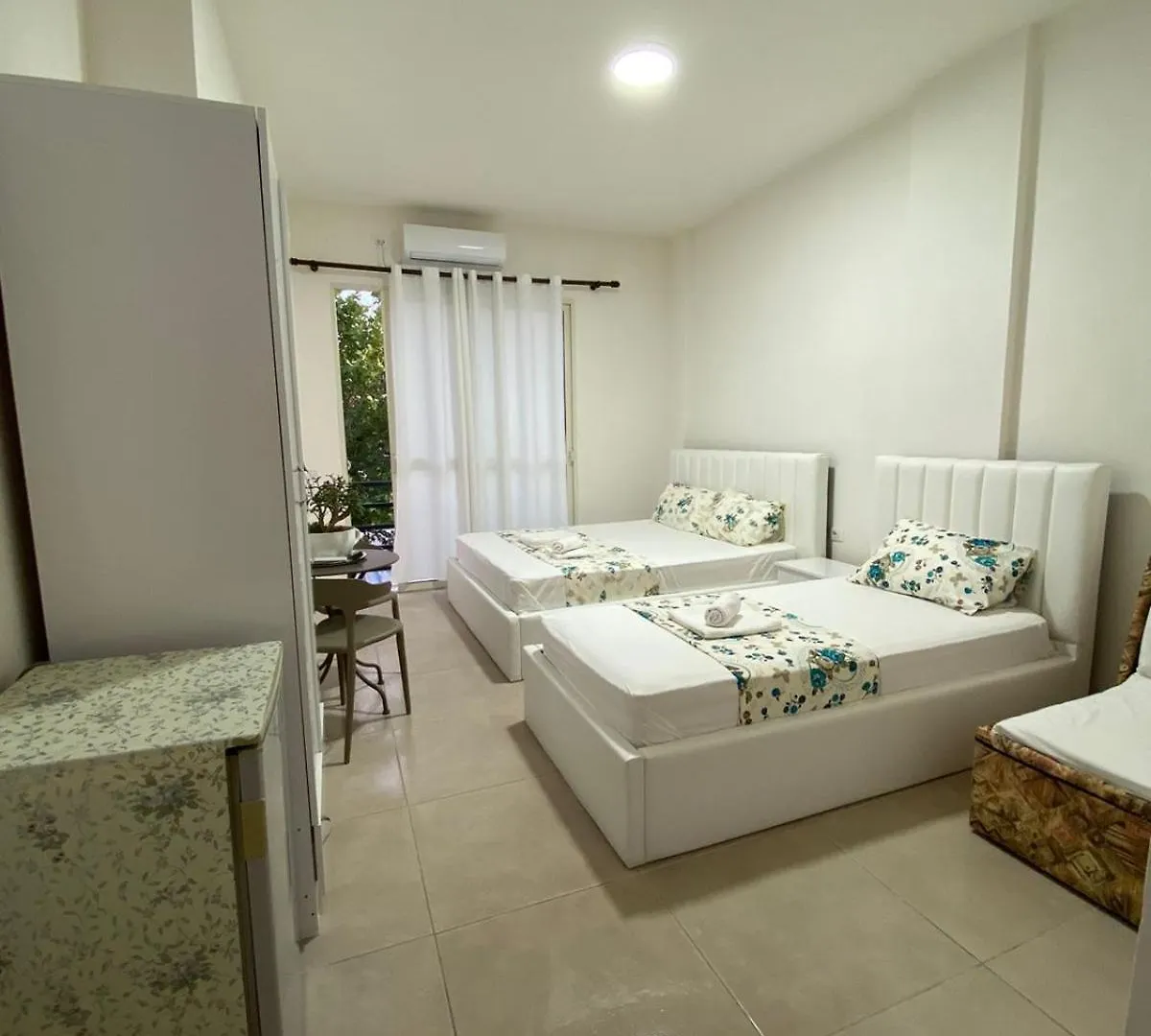 Arli Eris Rent Rooms Vlorë 0*,  Albania