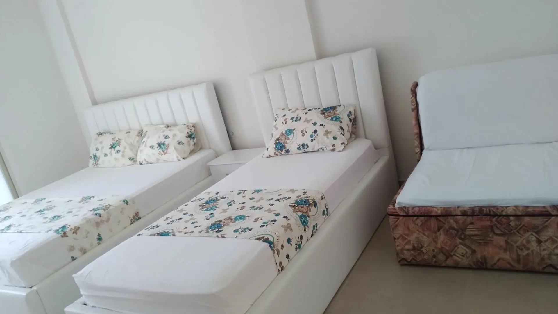 Arli Eris Rent Rooms Vlorë