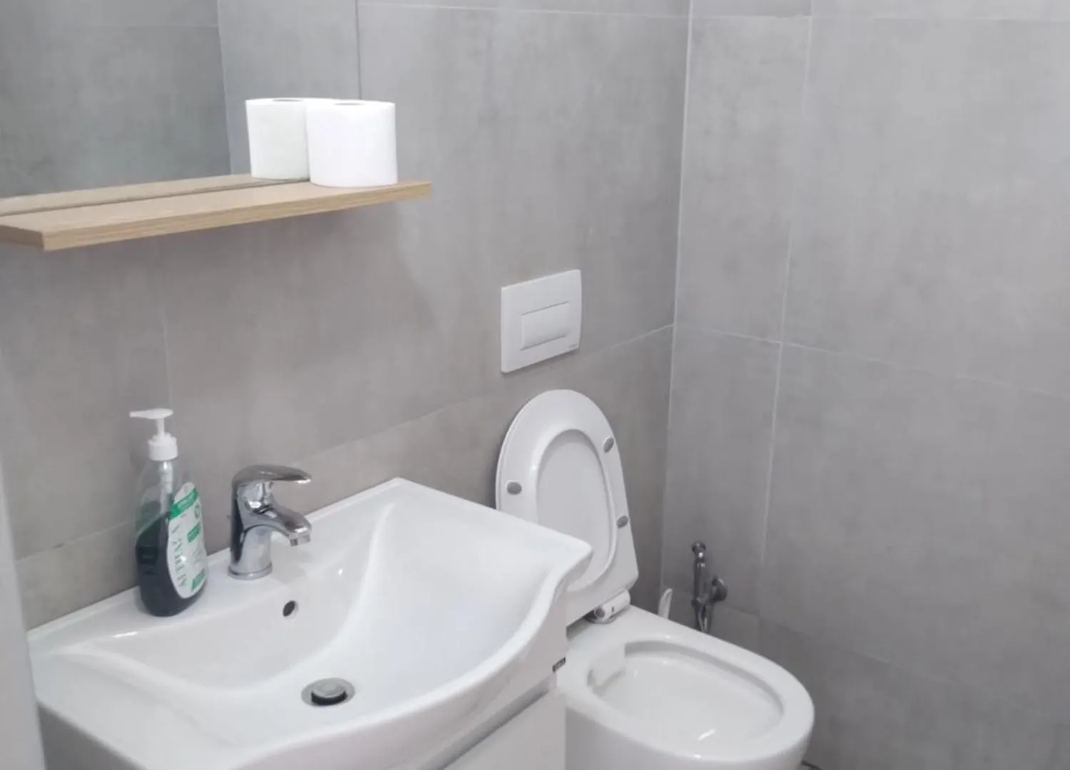 Arli Eris Rent Rooms Vlorë
